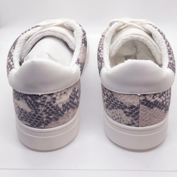 Steven by Steve Madden Reeves Printed Star Patch Sneakers - Picture 7 of 9